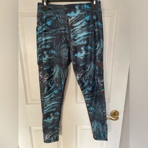 Huk Reel On Stone Shore Volcanic Ash Leggings Size M